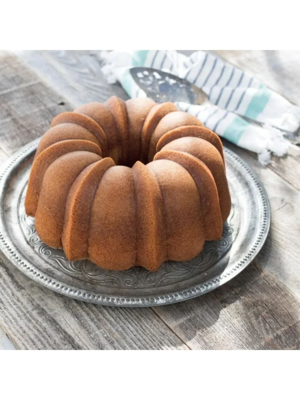 12-Cup Graphite Bundt Pan - Nonstick Bakeware for Perfect Cakes & Desserts